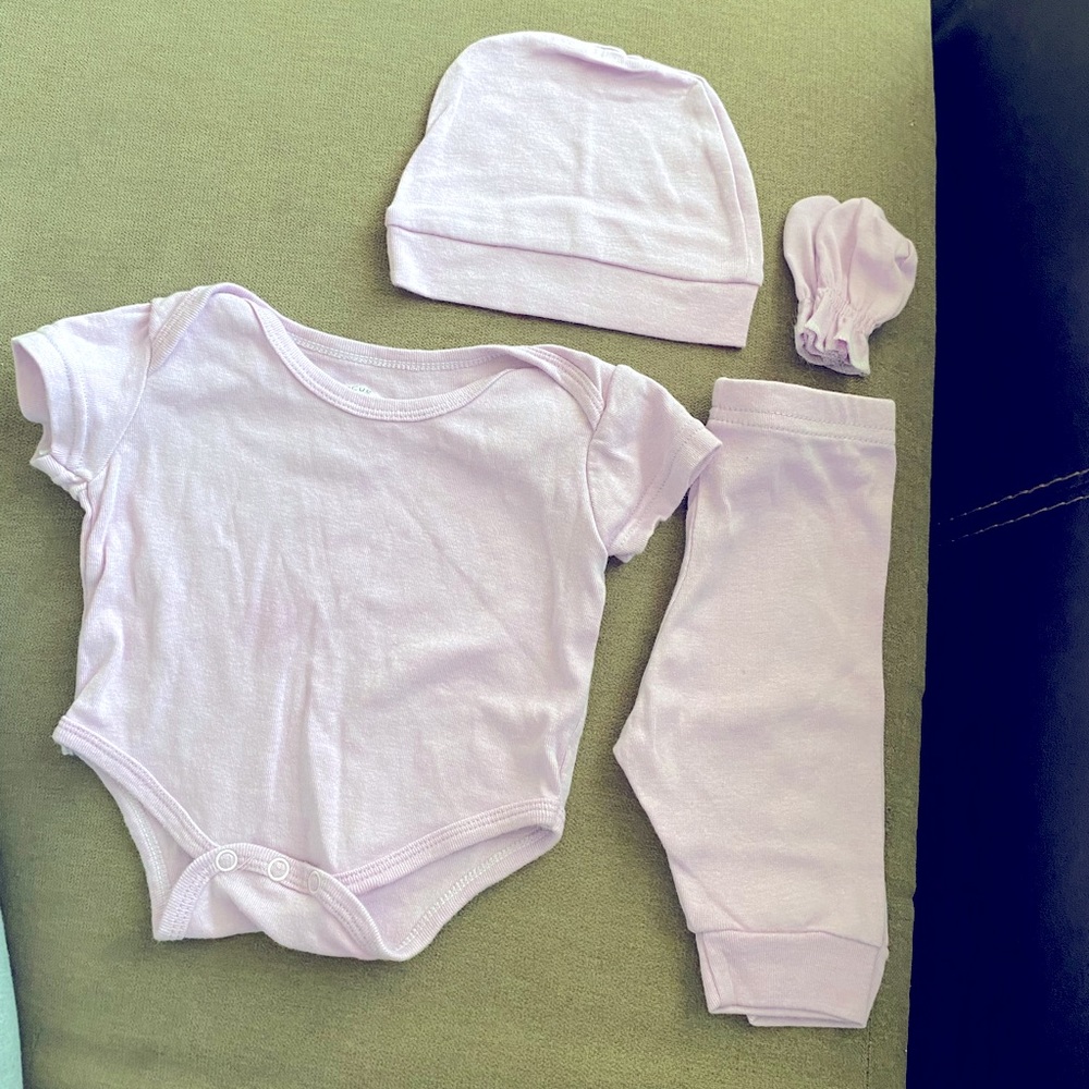 Girls 0 to 3 months matching 4 piece onesie set.